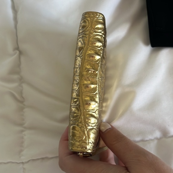 Chanel Egyptian Gold Croc Embossed Zip Around Card Holder - Picture 6 of 16